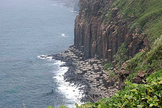 [Shiodawara cliff.JPG]